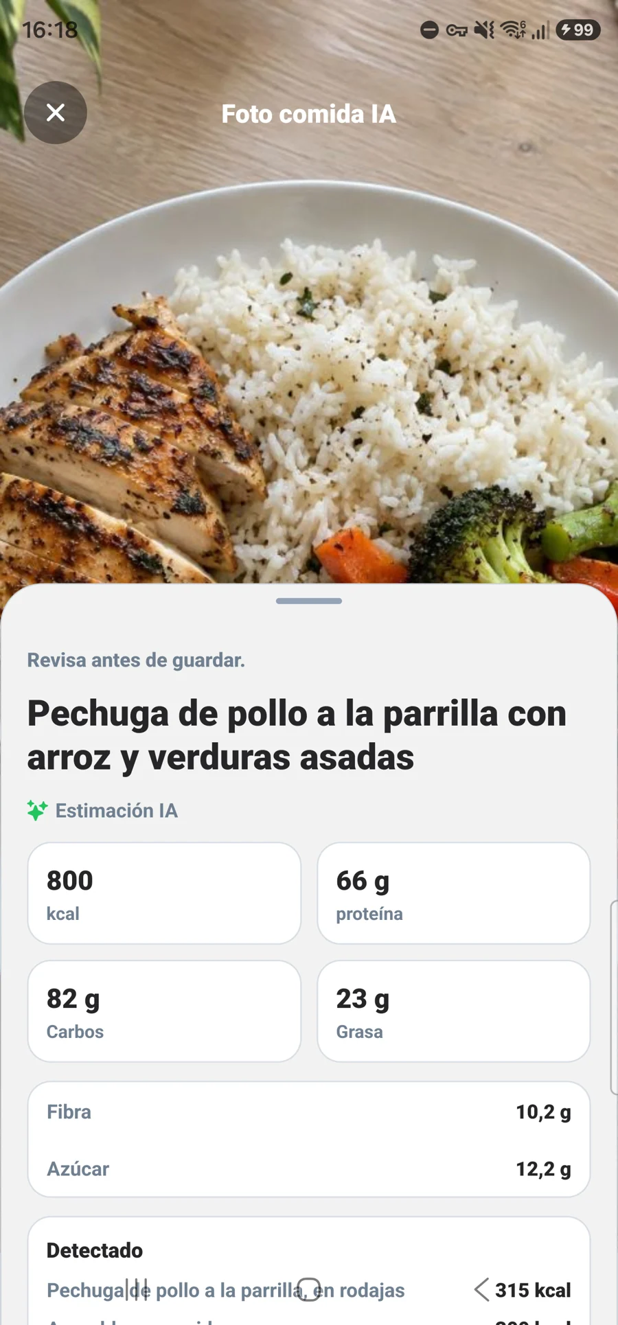 Revisión de una comida estimada por IA a partir de una foto